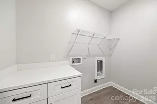 109 N Smallwood Pl, Charlotte, NC 28216 - Photo 9