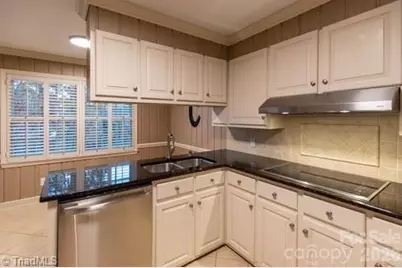 1405 Lyndhurst Drive, High Point, NC 27262 - Photo 9