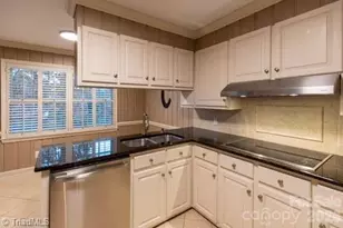 1405 Lyndhurst Dr, High Point, NC 27262 - Photo 9