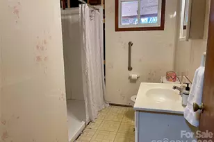 3988 Greenwood Dr, Lenoir, NC 28645 - Photo 25