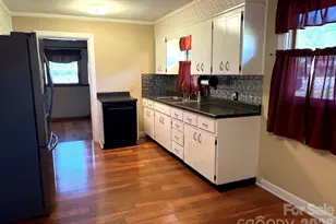 3253 US 70 Hwy W, Marion, NC 28752 - Photo 11