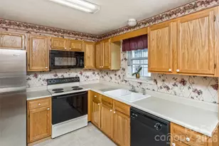 3305 Idle Hour Dr, Asheville, NC 28806 - Photo 3