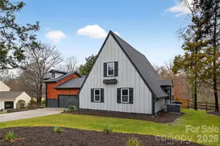 10054 Four Mile Crk Rd, Charlotte, NC 28277 - Photo 3