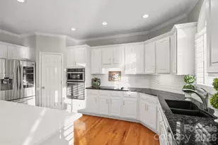 4210 Wallbrook Dr, Matthews, NC 28105 - Photo 9