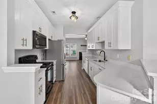 12811 Bullock Greenway Blvd, Charlotte, NC 28277 - Photo 3