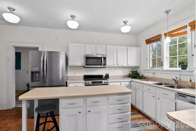 5 W Avon Parkway, Asheville, NC 28804 - Photo 17