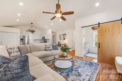 2200 Olde Chantilly Court, Charlotte, NC 28205 - Photo 7