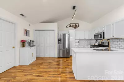 2200 Olde Chantilly Court, Charlotte, NC 28205 - Photo 9