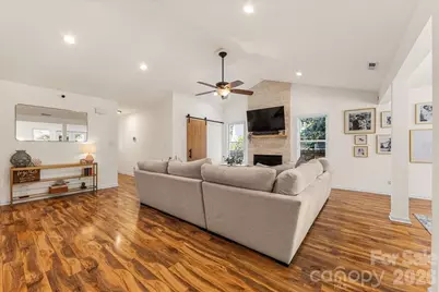 2200 Olde Chantilly Court, Charlotte, NC 28205 - Photo 3