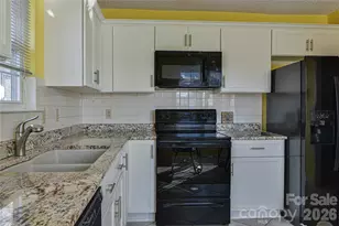 1301 Hyde Park Dr, Asheville, NC 28806 - Photo 13