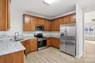 3135 Golden Dale Ln, Charlotte, NC 28262 - Photo 7