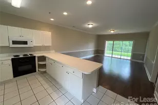 8913 Meadow Vista Rd, Charlotte, NC 28213 - Photo 5