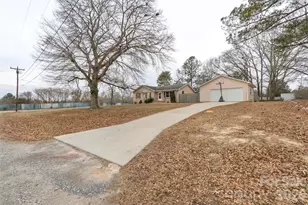225 Belhaven Cir, Clover, SC 29710 - Photo 3