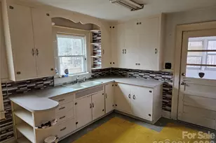 4061 Springs Rd, Conover, NC 28613 - Photo 5