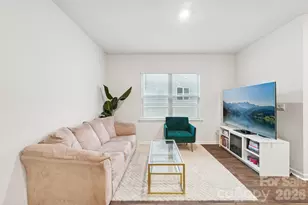 9051 Lowfalls Ln, Charlotte, NC 28216 - Photo 3