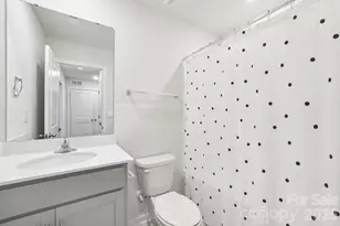 9051 Lowfalls Ln, Charlotte, NC 28216 - Photo 17