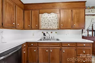 408 Spring St NW, Lenoir, NC 28645 - Photo 15