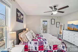 178 Rowe Ct, Hendersonville, NC 28792 - Photo 9