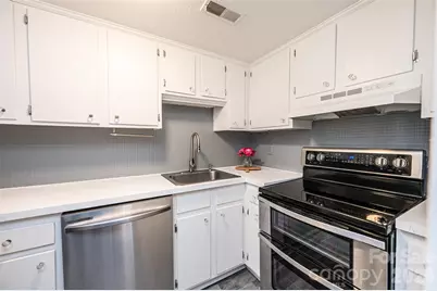 1050 21st Avenue NW #60, Hickory, NC 28601 - Photo 9