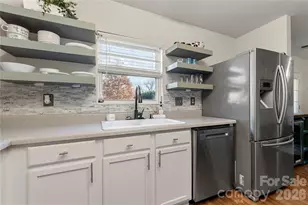 4719 Mortonhall Rd, Charlotte, NC 28215 - Photo 11