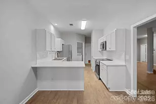 8413 Belstead Brook Ct, Charlotte, NC 28216 - Photo 5