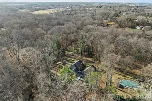 2530 Heritage Cir, Statesville, NC 28625 - Photo 9