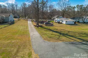 2410 Juniper Dr, Charlotte, NC 28269 - Photo 19