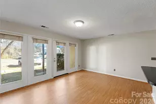 6101 Meadow Rose Ln, Charlotte, NC 28215 - Photo 5