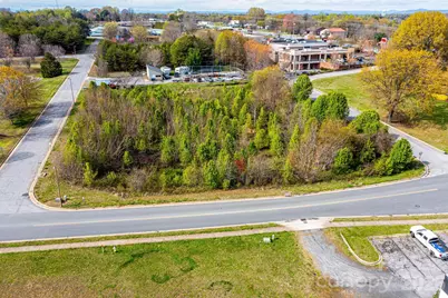 1043 11th Avenue SE, Hickory, NC 28602 - Photo 3