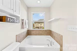 5609 Stonewells Dr, Charlotte, NC 28278 - Photo 17