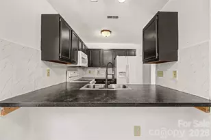 5609 Beaconsfield Rd, Charlotte, NC 28214 - Photo 3