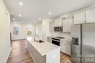 334 Simeon Dr, Charlotte, NC 28208 - Photo 3