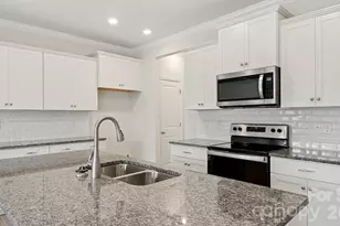 384 Creekview Rd, Hendersonville, NC 28792 - Photo 5