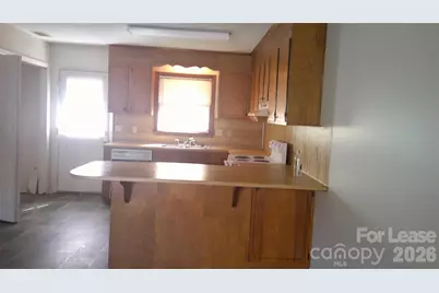 1482 14th Avenue NE, Hickory, NC 28601 - Photo 3