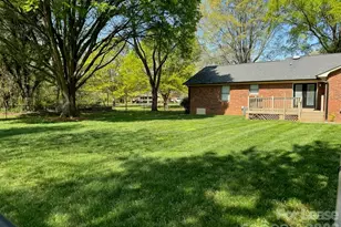 1616 Oak Trail Ln, Charlotte, NC 28216 - Photo 7