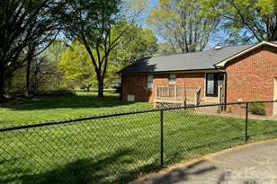 1616 Oak Trail Ln, Charlotte, NC 28216 - Photo 5