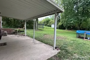 1616 Oak Trail Ln, Charlotte, NC 28216 - Photo 3