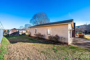 100 Carswell St, Valdese, NC 28690 - Photo 11