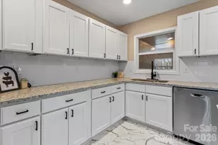 1090 Shalimar Dr, Winston Salem, NC 27107 - Photo 5