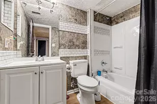 6102 Honeysuckle Ln, Charlotte, NC 28212 - Photo 15