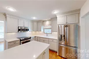 6810 Rosemary Ln, Charlotte, NC 28210 - Photo 11