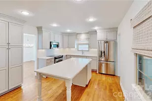 6810 Rosemary Ln, Charlotte, NC 28210 - Photo 15