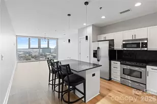 333 W Trade St, Charlotte, NC 28202 - Photo 3