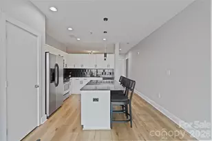 333 W Trade St, Charlotte, NC 28202 - Photo 5