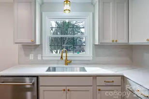 110 Scottsmoor Dr, Charlotte, NC 28214 - Photo 5