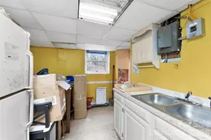 1001 Crestmere St, Charlotte, NC 28208 - Photo 27