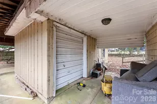 1001 Crestmere St, Charlotte, NC 28208 - Photo 33