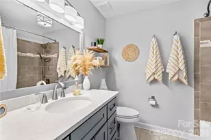 18789 Vineyard Point Ln, Cornelius, NC 28031 - Photo 17