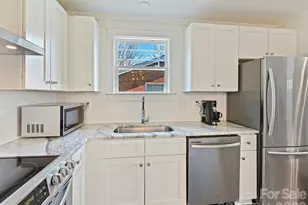 1800 Finchley Dr, Charlotte, NC 28215 - Photo 7