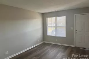 304 Hoskins Mill Ln, Charlotte, NC 28208 - Photo 5